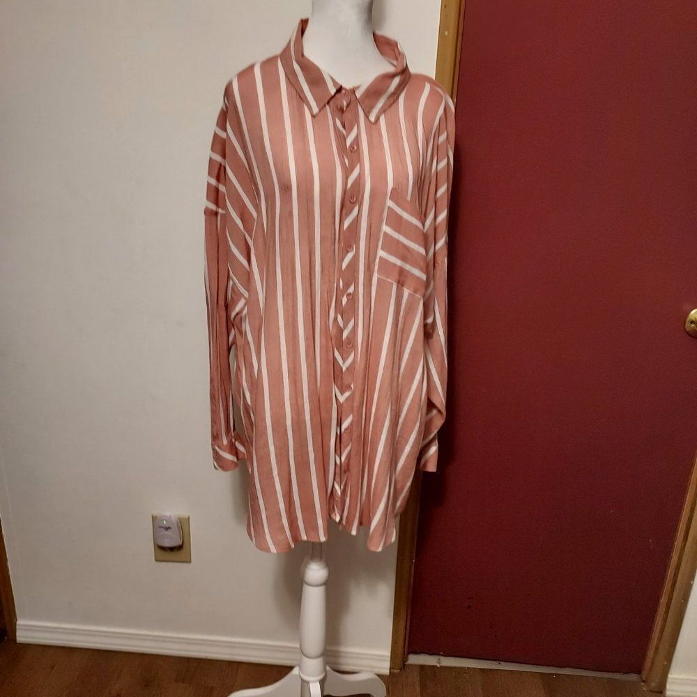 Torrid shirt  3 X Good Condition arm pit to pit 28 1/2 inch shoulder down 32 inc